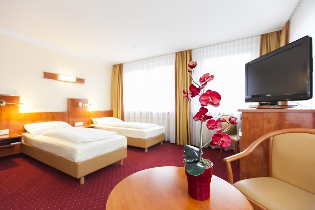 Hotel Am Berliner Platz Langenfeld  Oda fotoğraf