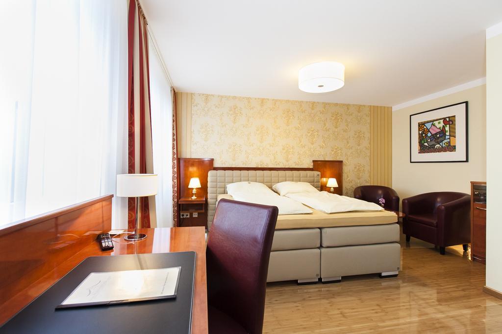 Hotel Am Berliner Platz Langenfeld  Oda fotoğraf