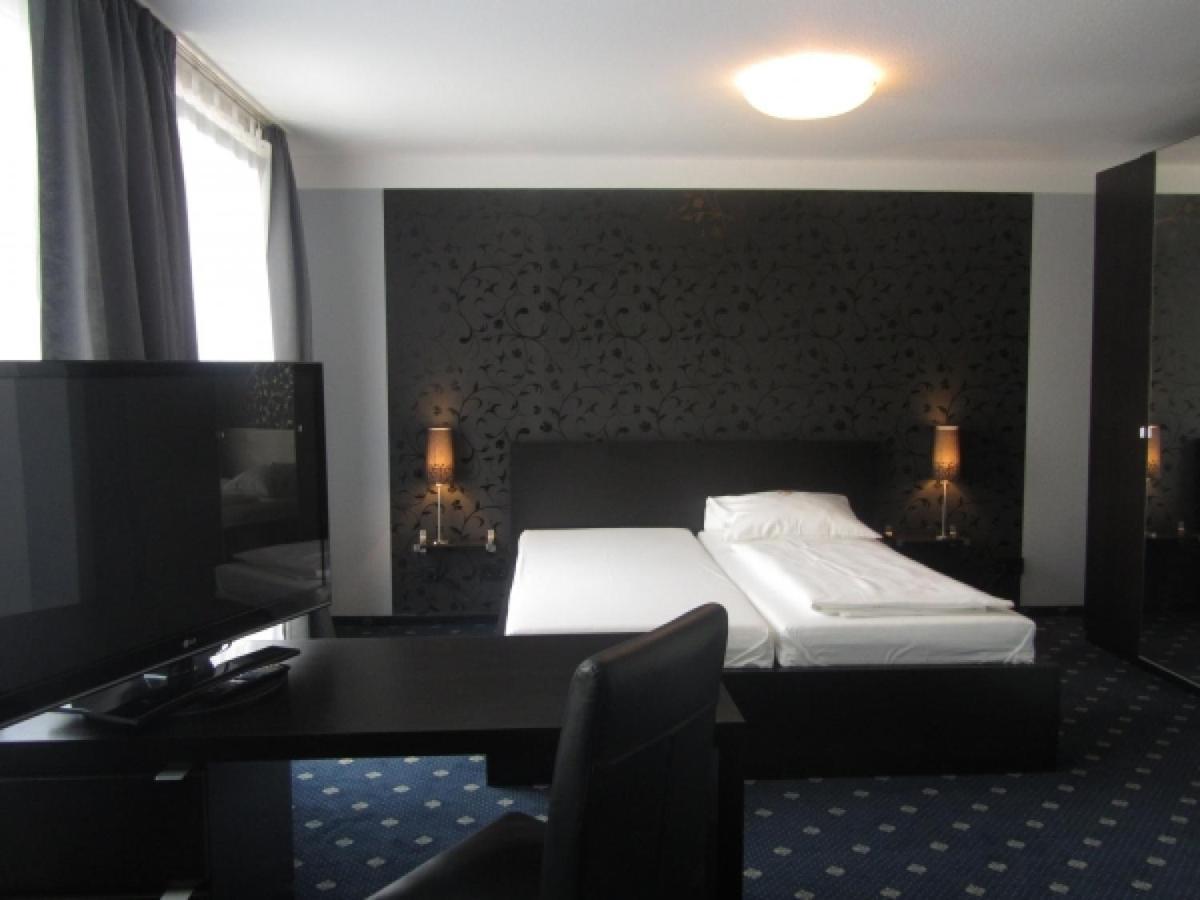 Hotel Am Berliner Platz Langenfeld  Oda fotoğraf